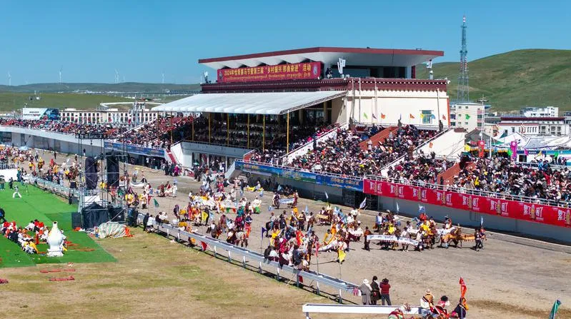 2025年那曲市恰青賽馬節(jié)開(kāi)幕了