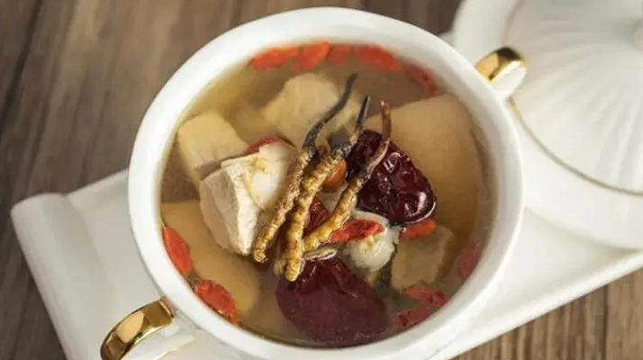 冬蟲夏草真假怎么辨別 